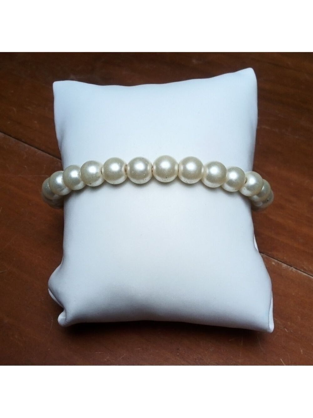 Bracelet, stretchy, cream colored beads